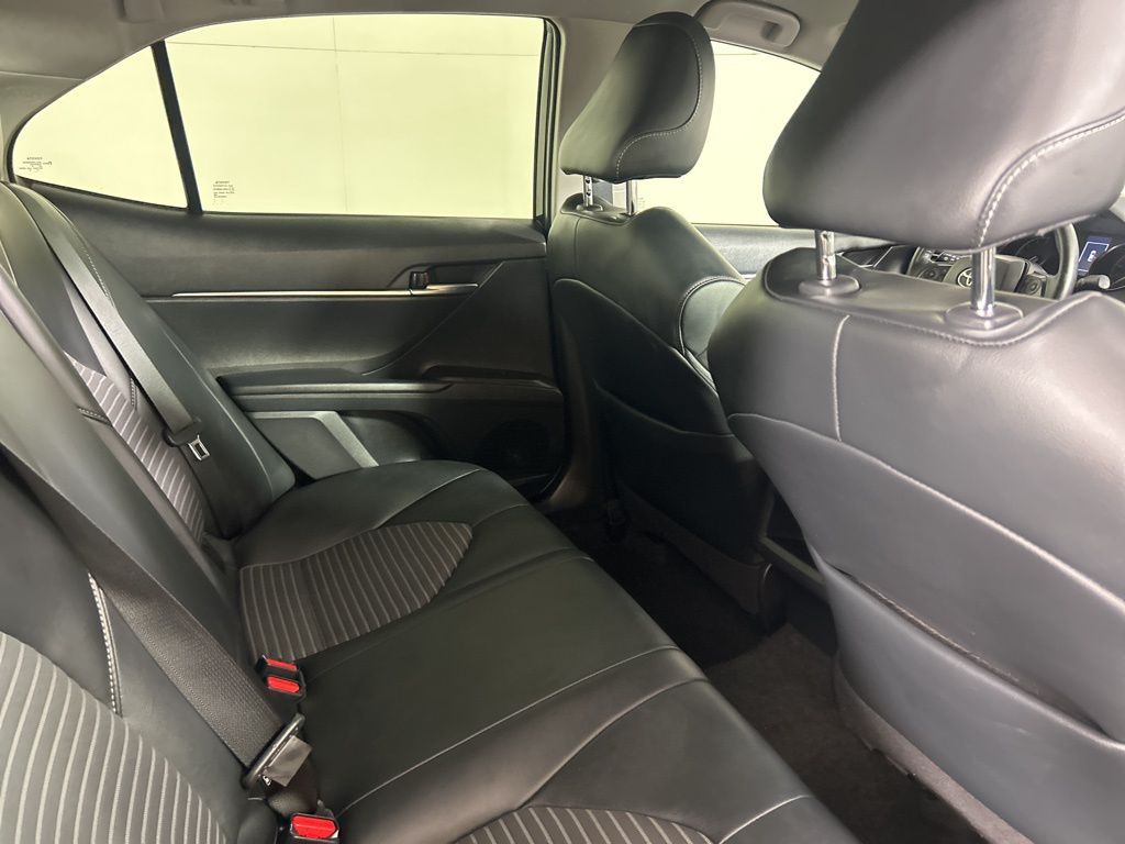 2021 Toyota Camry SE photo 18