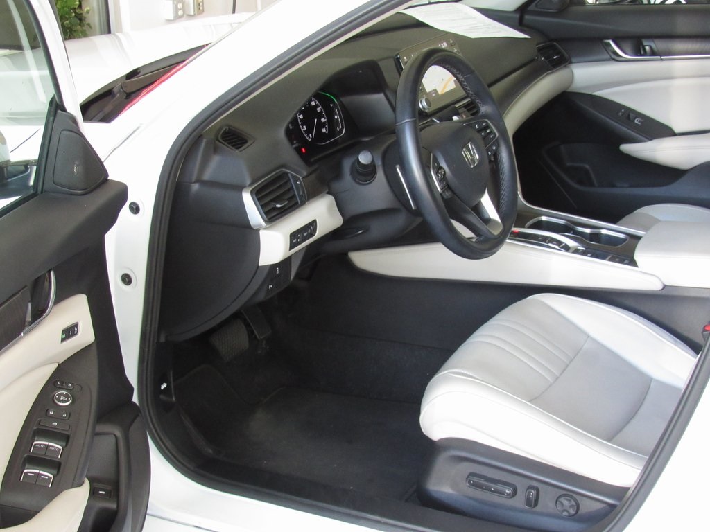 2022 Honda Accord Hybrid Touring photo 8
