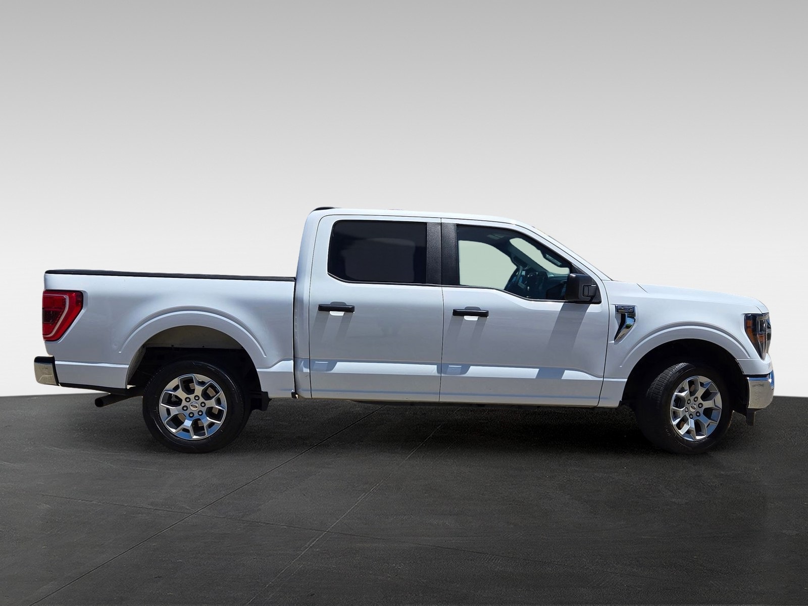 2023 Ford F-150 XLT photo 3