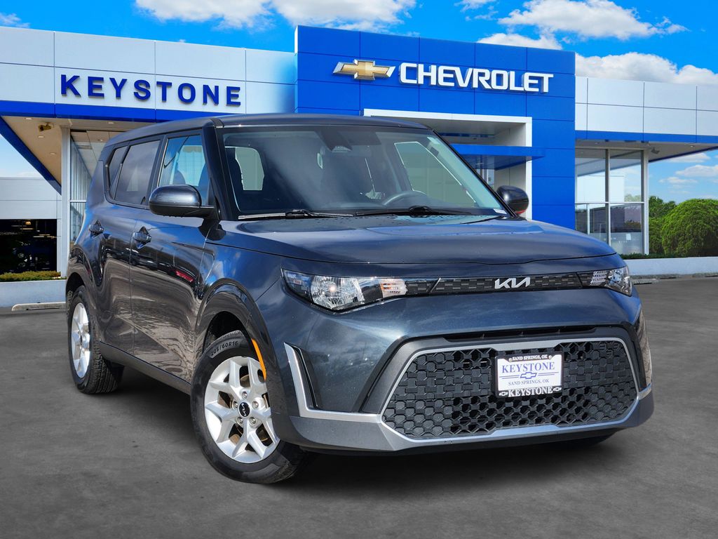 2024 Kia Soul LX's photo