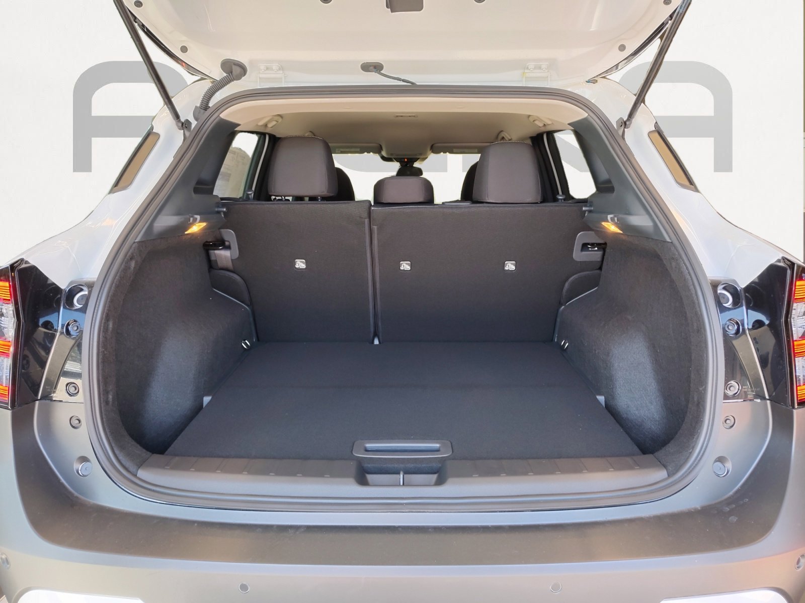 2026 Nissan Kicks SV photo 7