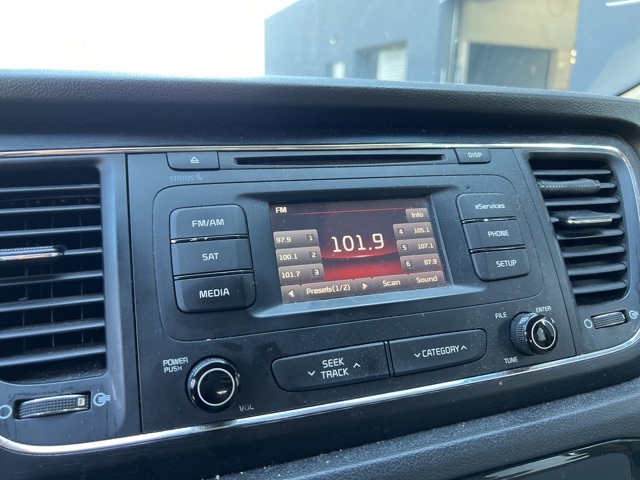 2016 Kia Sedona LX photo 22