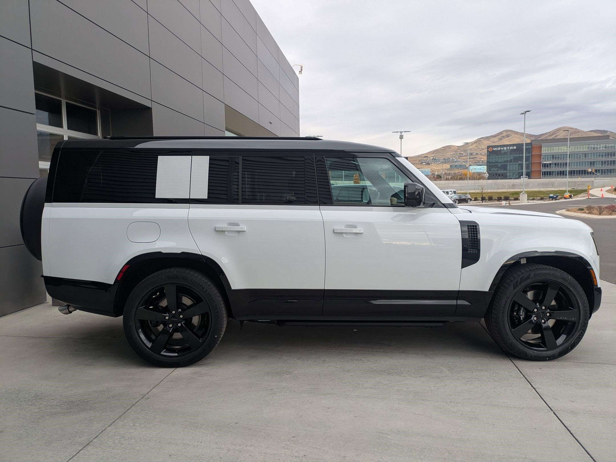 2026 Land Rover Defender 130 V8 photo 4