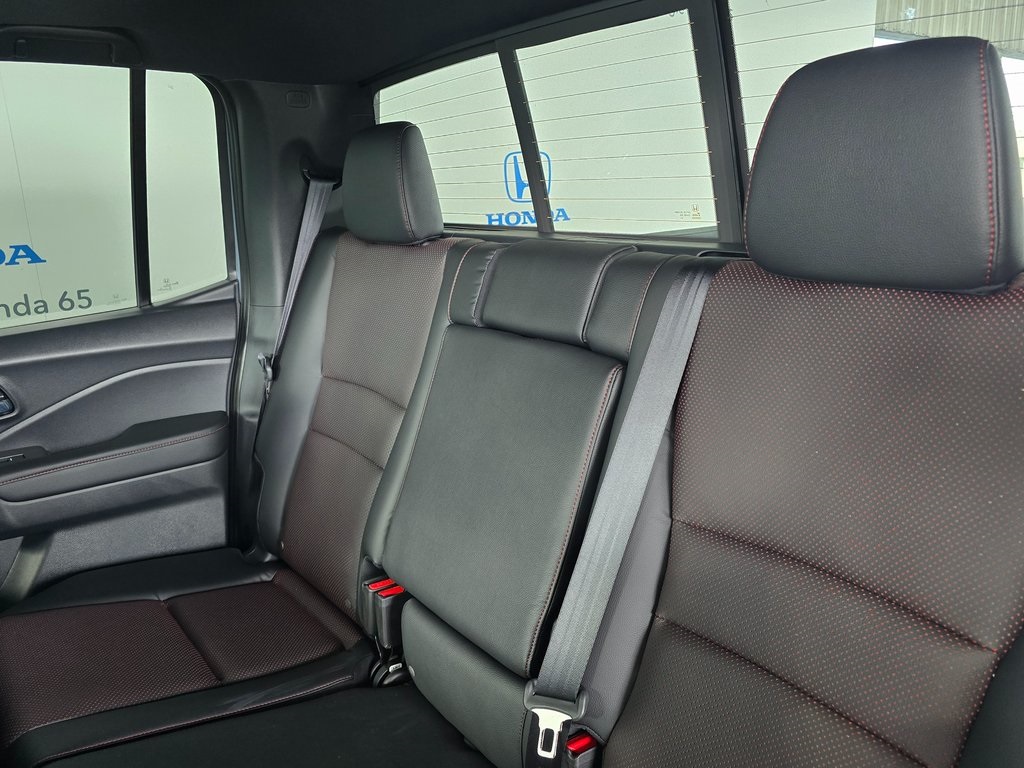 2025 Honda Ridgeline Black Edition photo 18