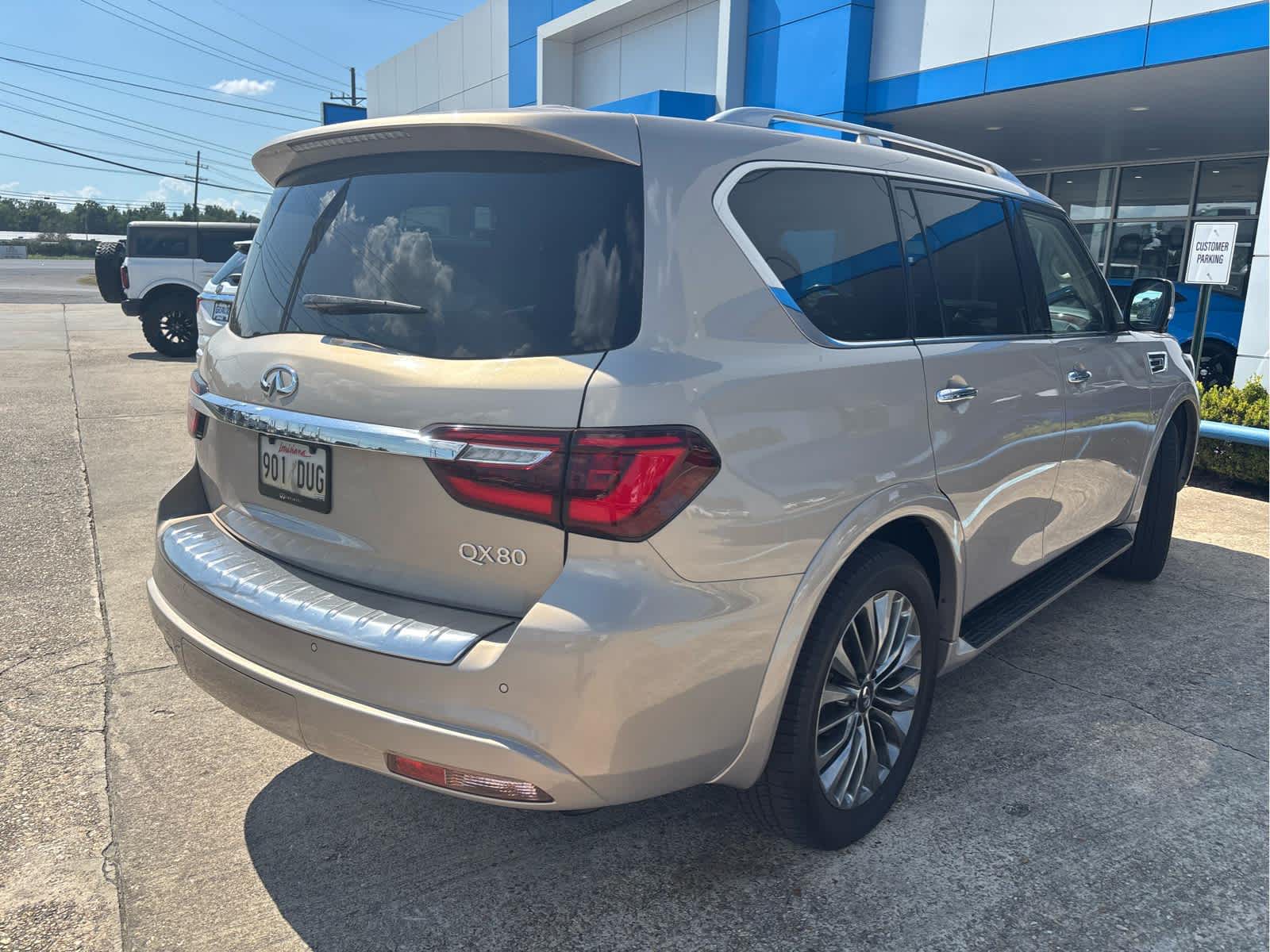 2019 Infiniti QX80 Luxe photo 3