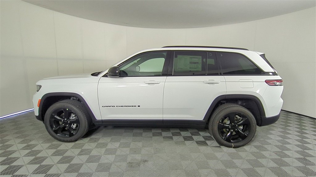 2025 Jeep Grand Cherokee Altitude X photo 3