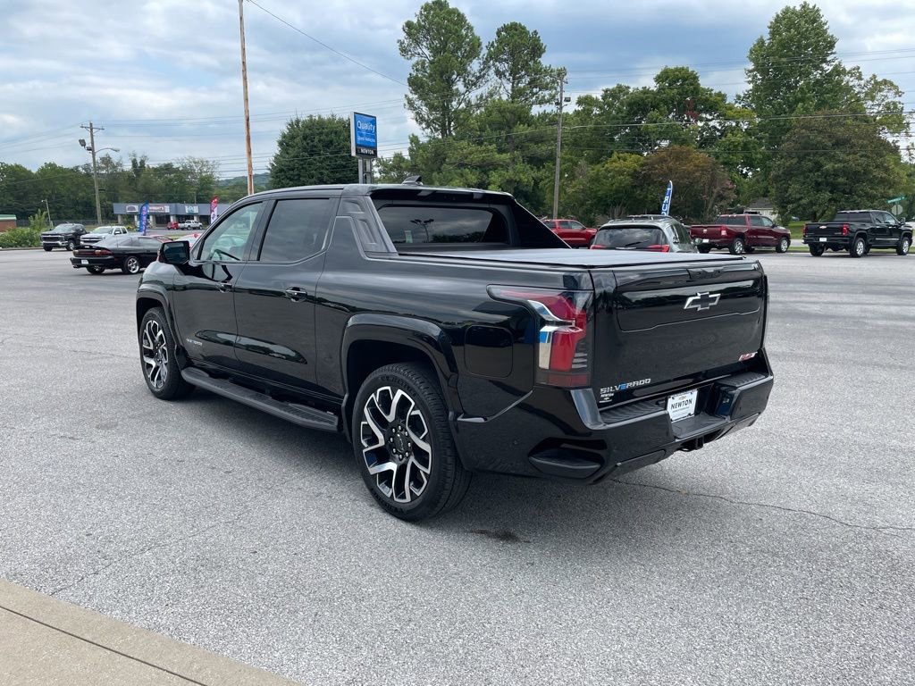 2024 Chevrolet Silverado EV RST photo 2