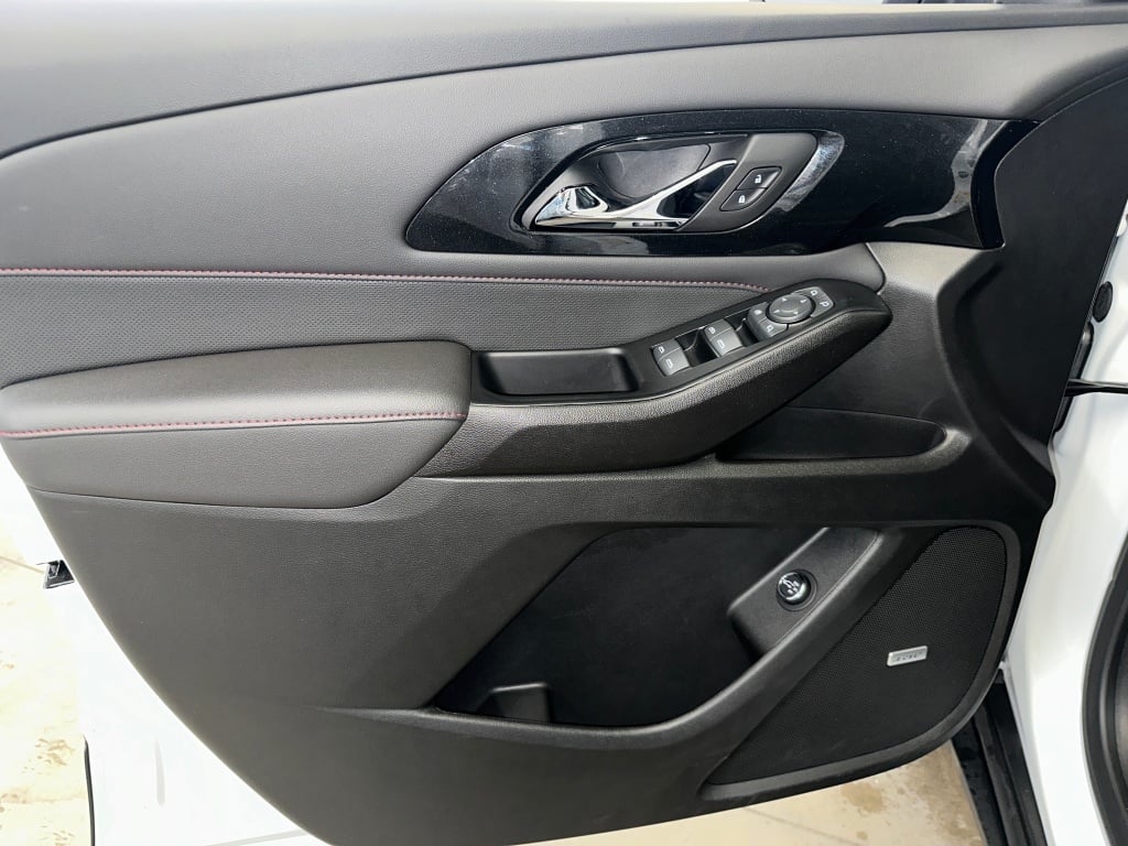 2023 Chevrolet Traverse RS photo 4