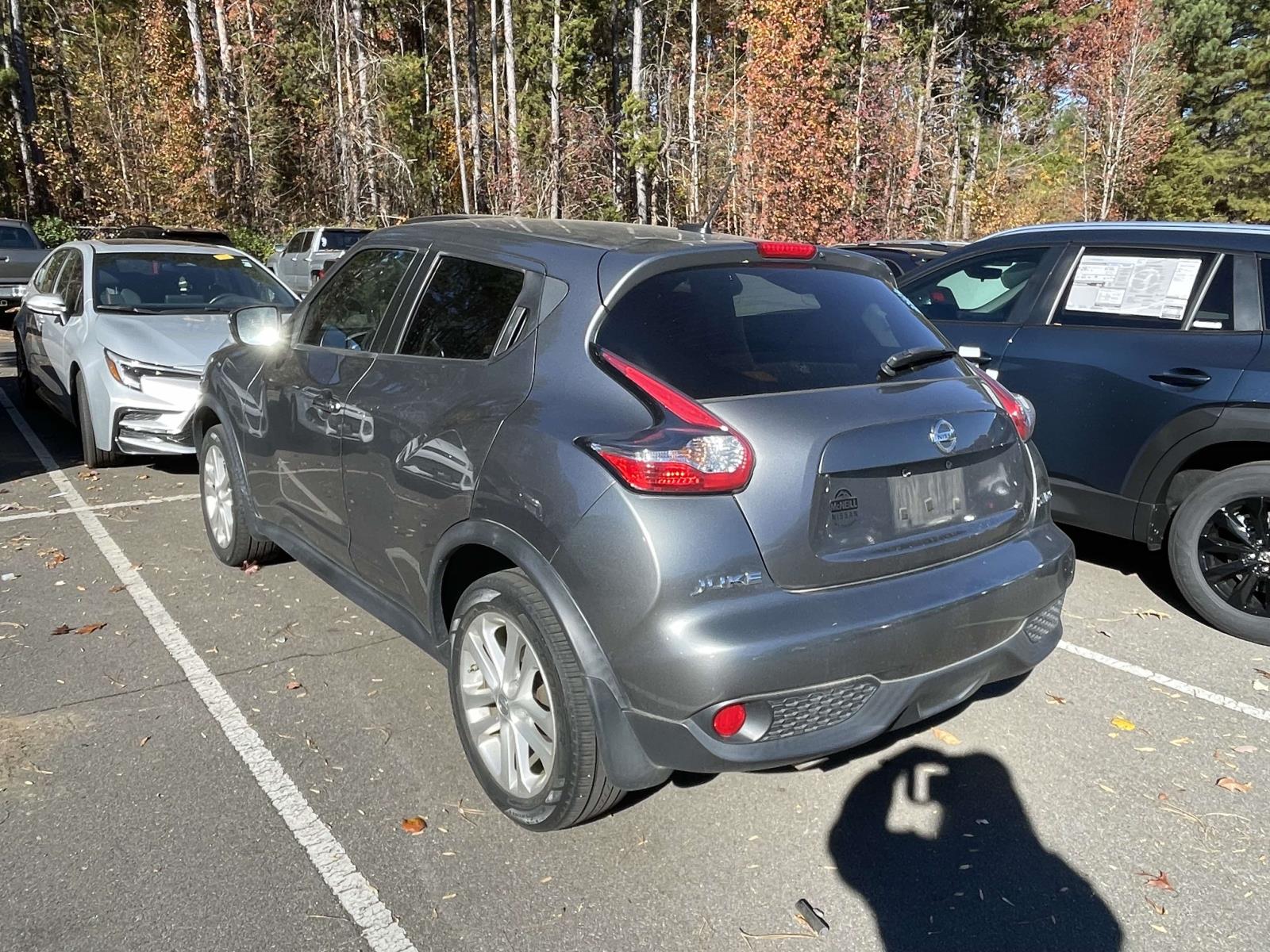 2016 Nissan Juke SV photo 3