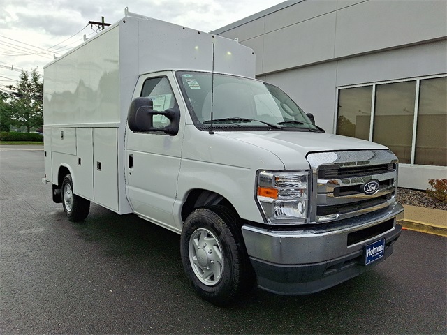 2026 Ford E-350 Base photo 2