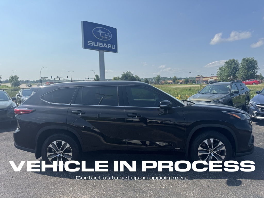 Used 2022 Toyota Highlander XLE with VIN 5TDGBRCH8NS098374 for sale in Rochester, Minnesota