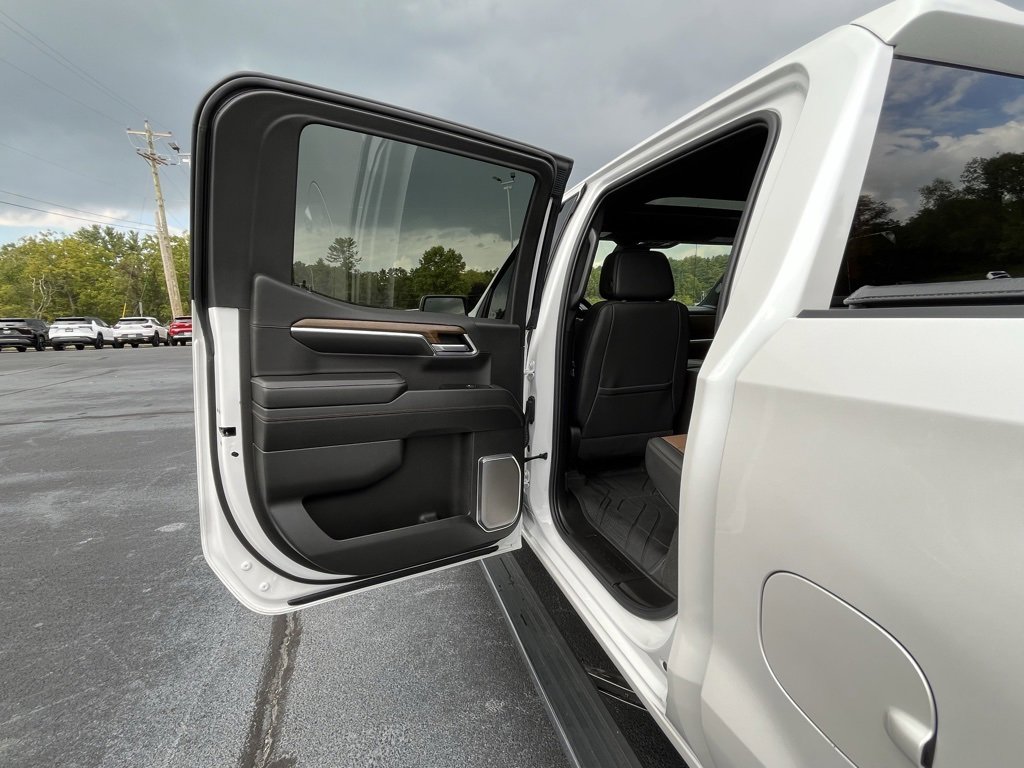 2024 Chevrolet Silverado High Country photo 3