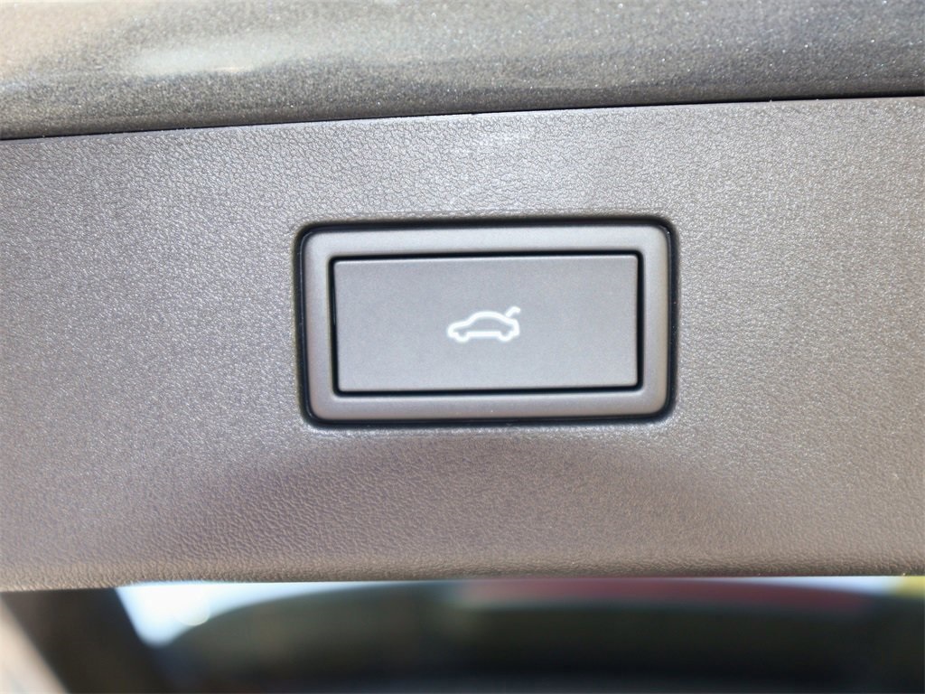 2025 Volkswagen Tiguan SE photo 8
