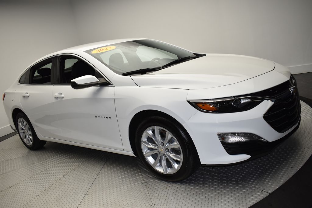 2023 Chevrolet Malibu 1LT photo 3