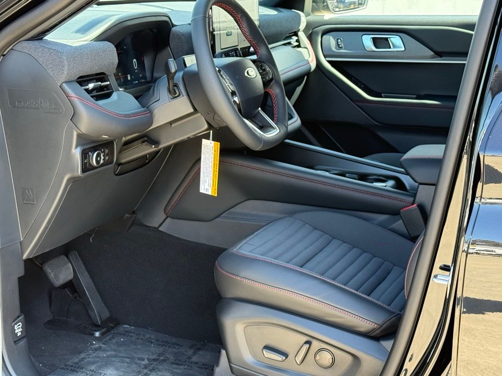 2025 Ford Explorer ST-Line photo 6