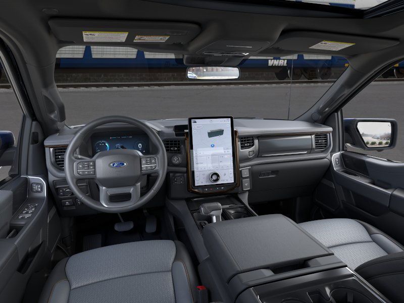 2025 Ford F-150 Lightning Lariat photo 9