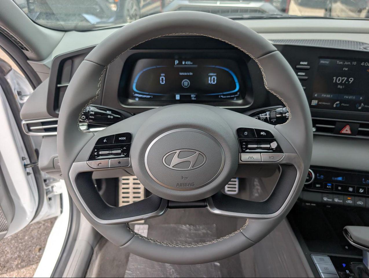 2025 Hyundai Elantra SEL Sport photo 14