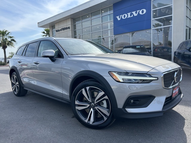 2025 Volvo V60 Cross Country Plus