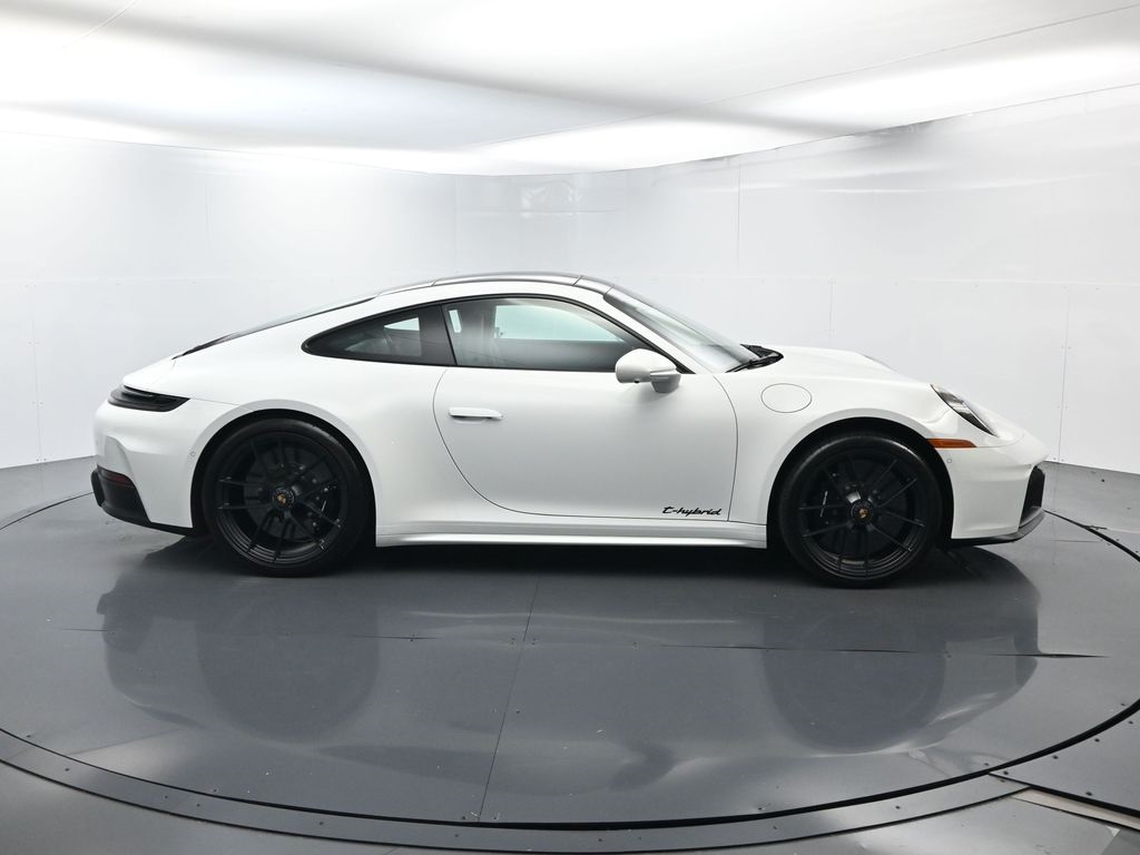 2025 Porsche 911 GTS photo 14