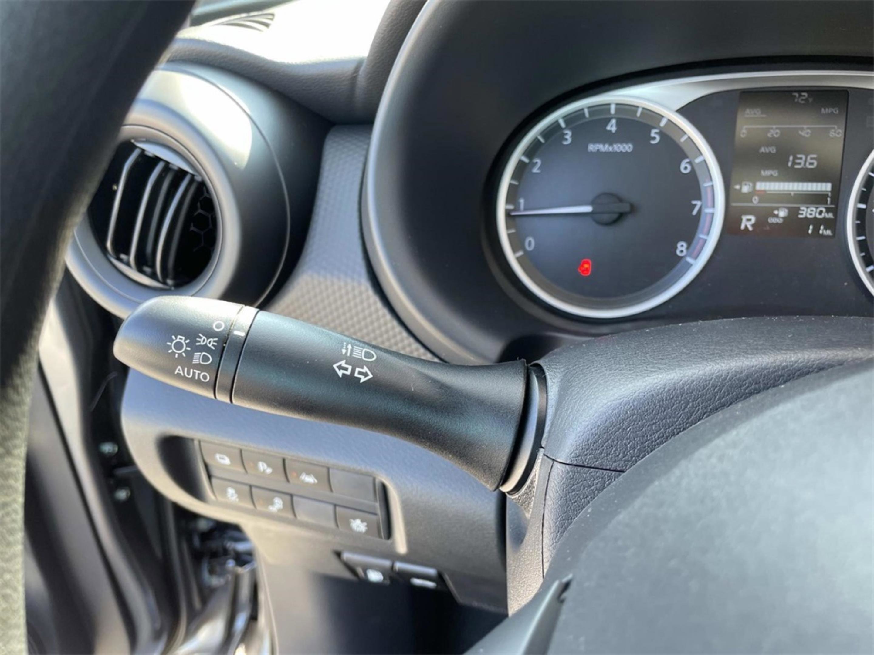 2025 Nissan Kicks Play S photo 17