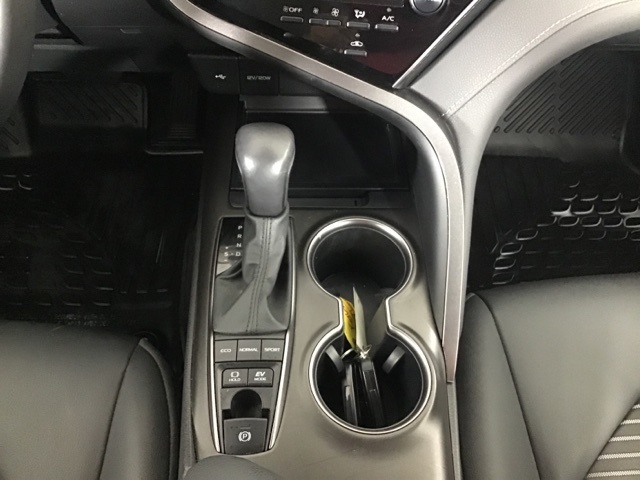 2024 Toyota Camry Hybrid SE photo 12