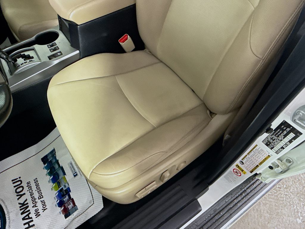 2015 Toyota 4Runner SR5 Premium photo 17
