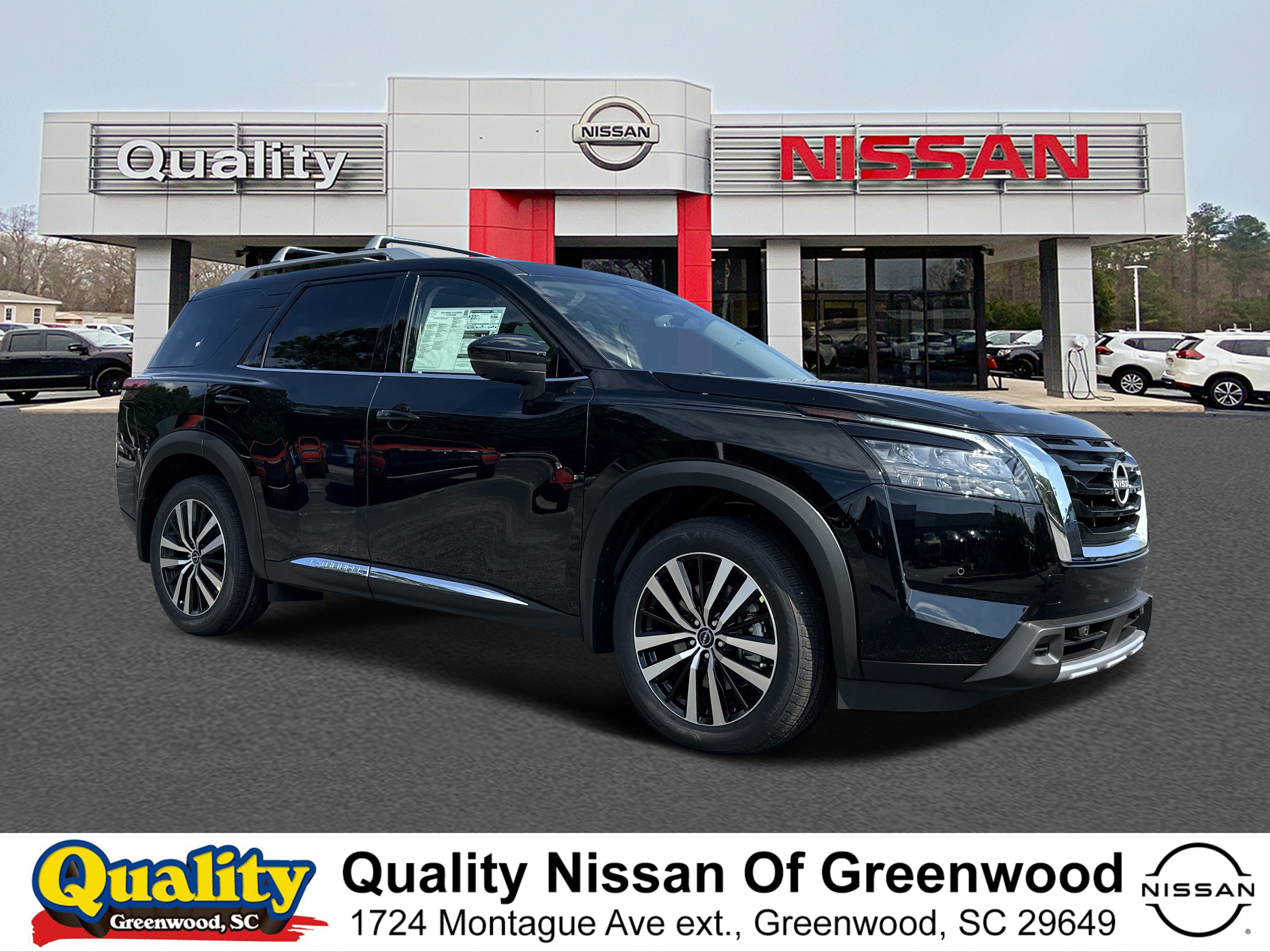 2025 Nissan Pathfinder Platinum's photo