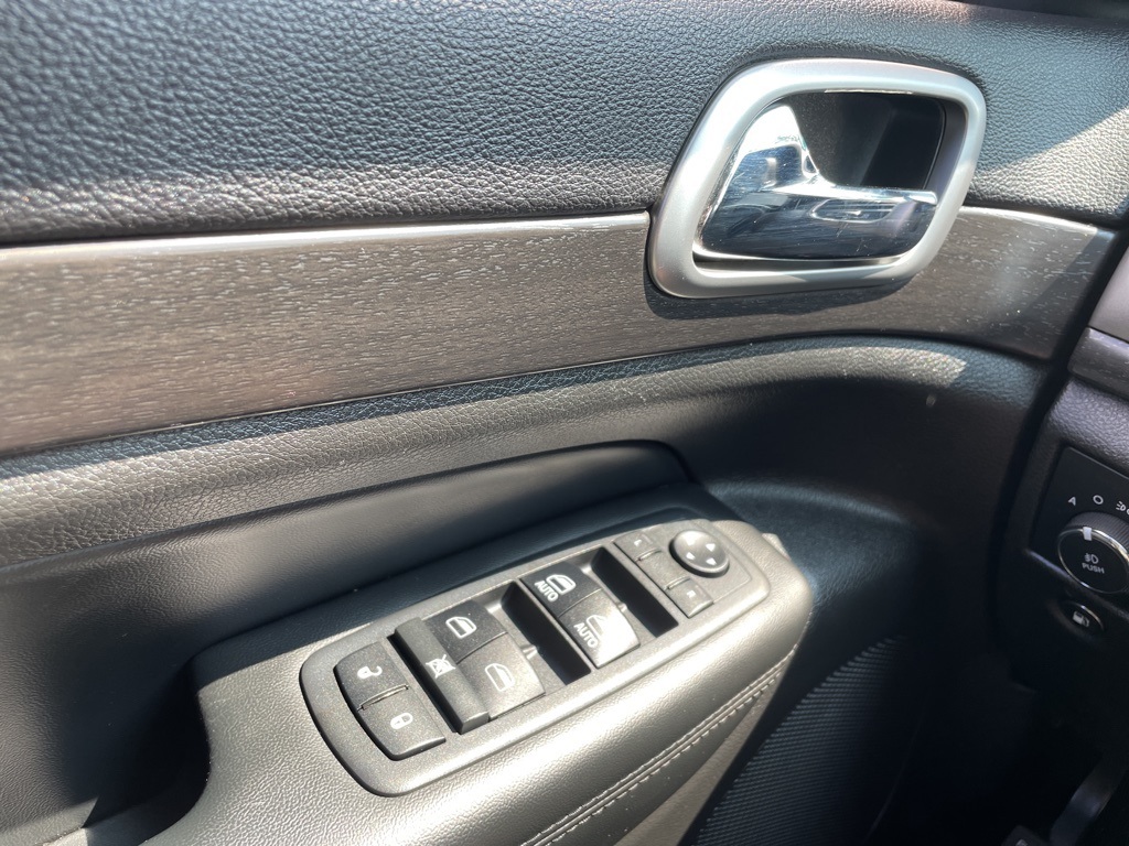 2018 Jeep Grand Cherokee Altitude photo 19