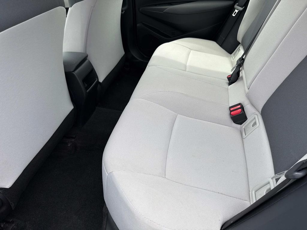 2022 Toyota Corolla LE photo 13