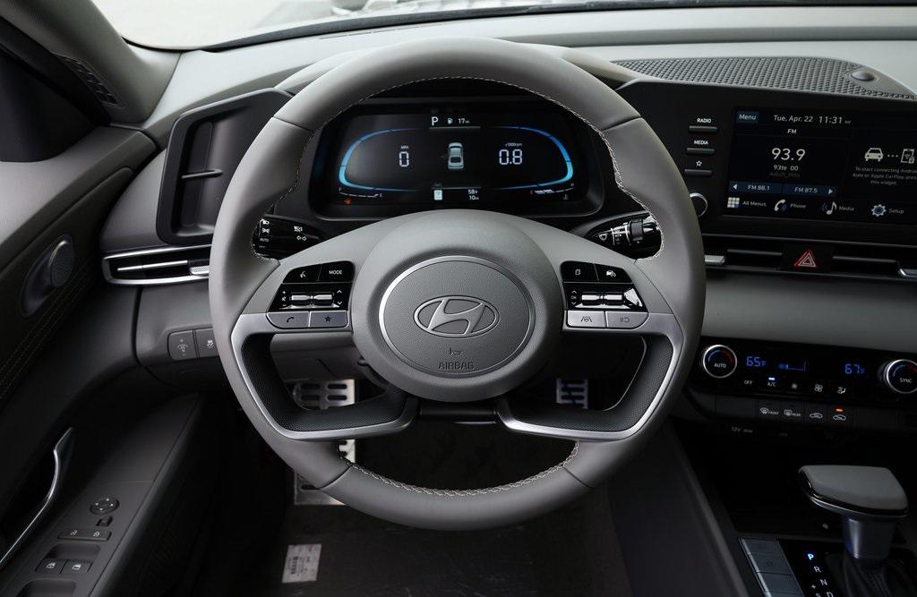 2025 Hyundai Elantra SEL Sport photo 12