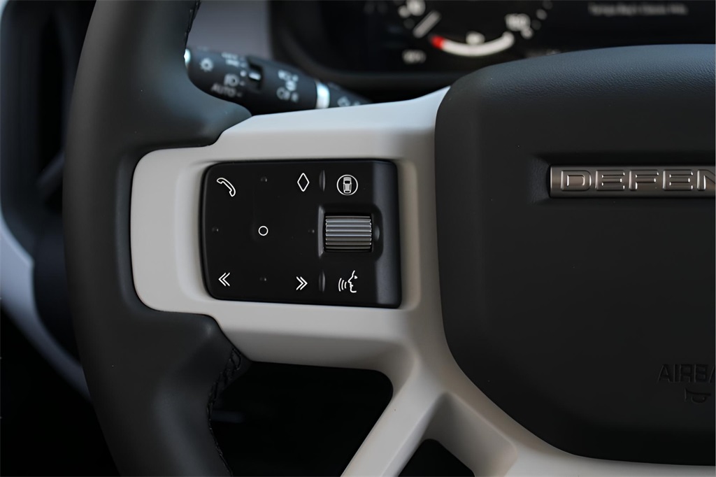 2025 Land Rover Defender 110 S photo 19