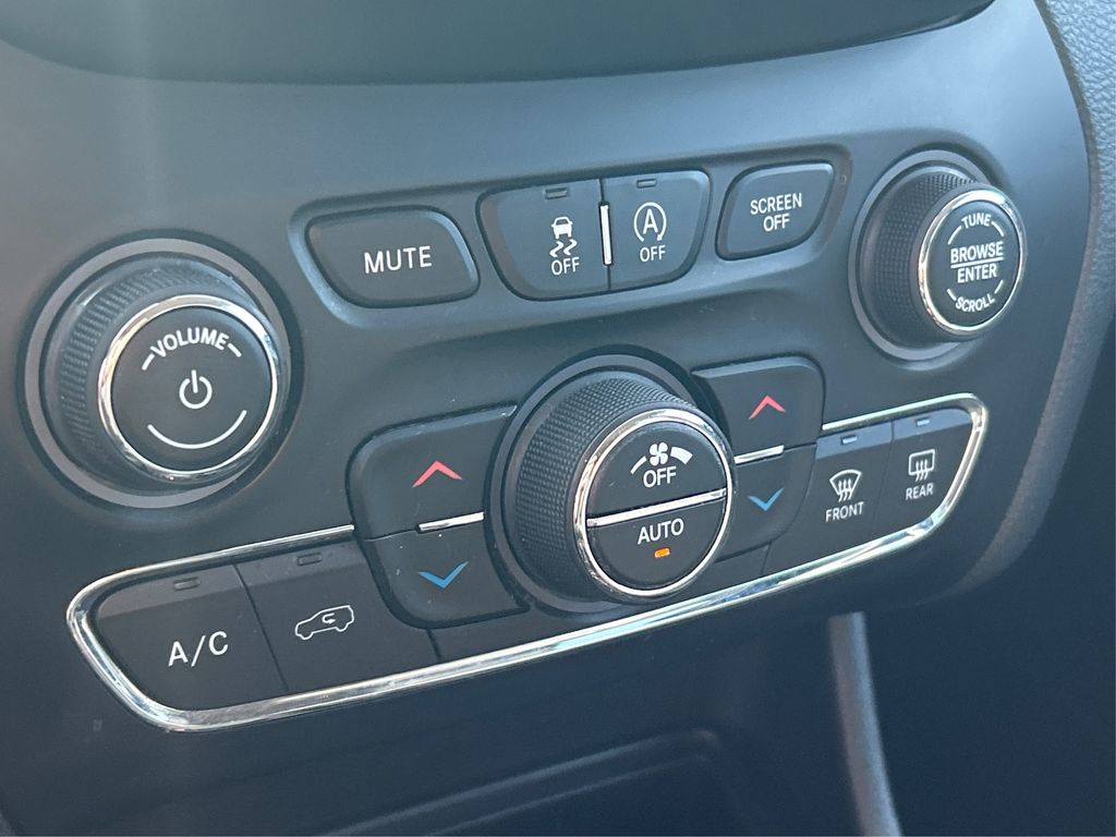 2019 Jeep Cherokee Limited photo 27