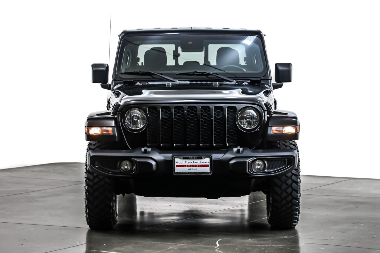 2021 Jeep Gladiator Willys photo 2