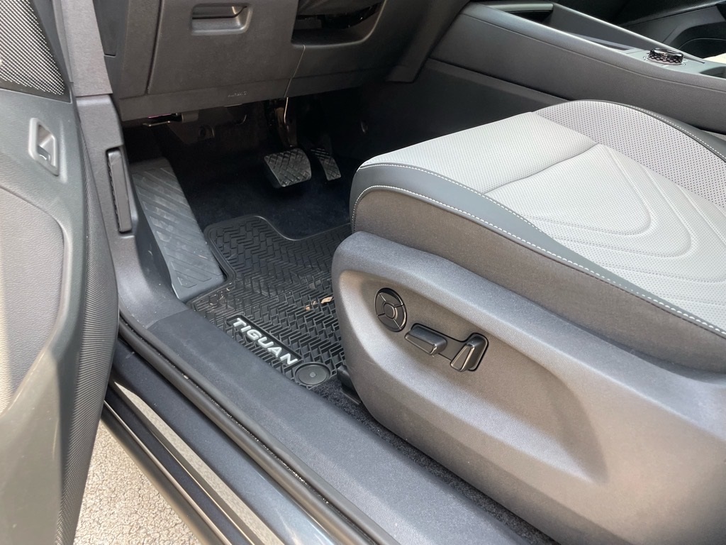 2025 Volkswagen Tiguan SE photo 20