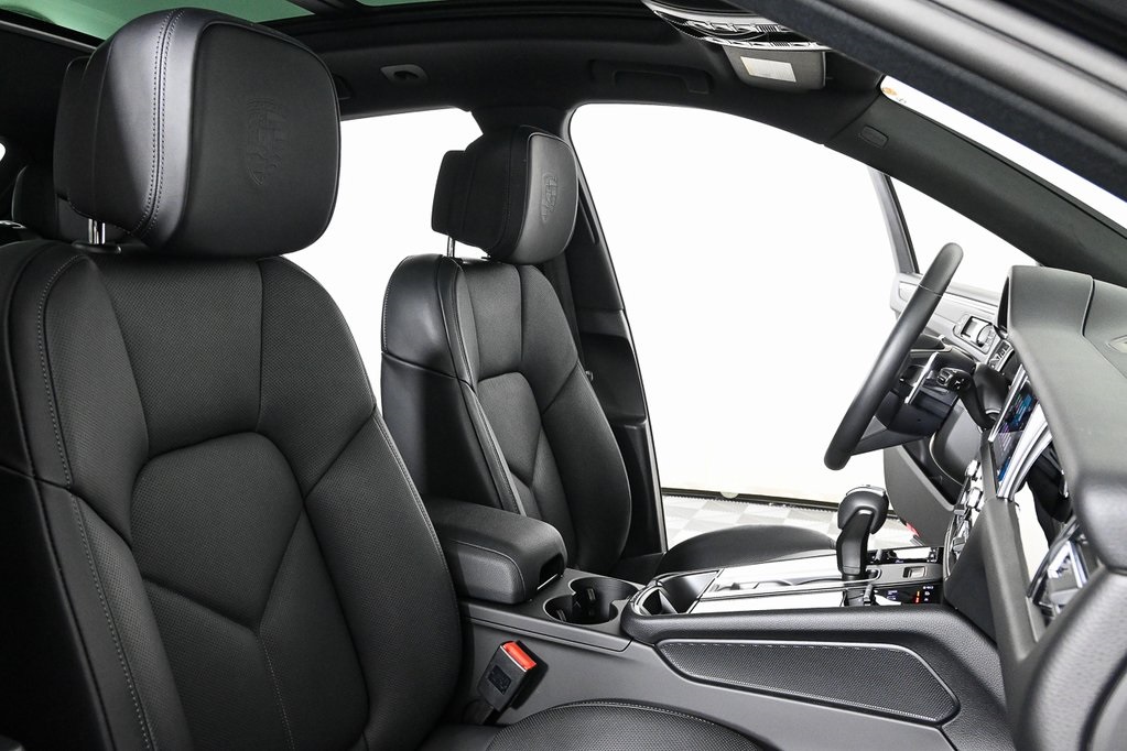 2025 Porsche Macan T photo 19
