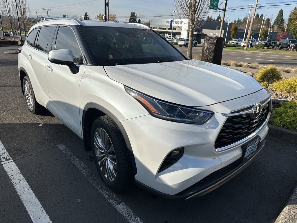 2022 Toyota Highlander Platinum photo 3