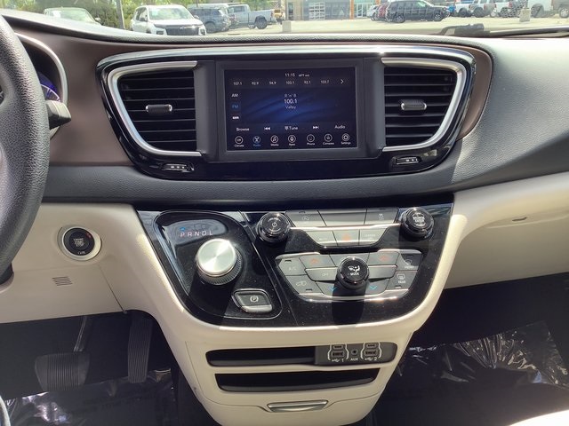 2021 Chrysler Voyager LXi photo 16