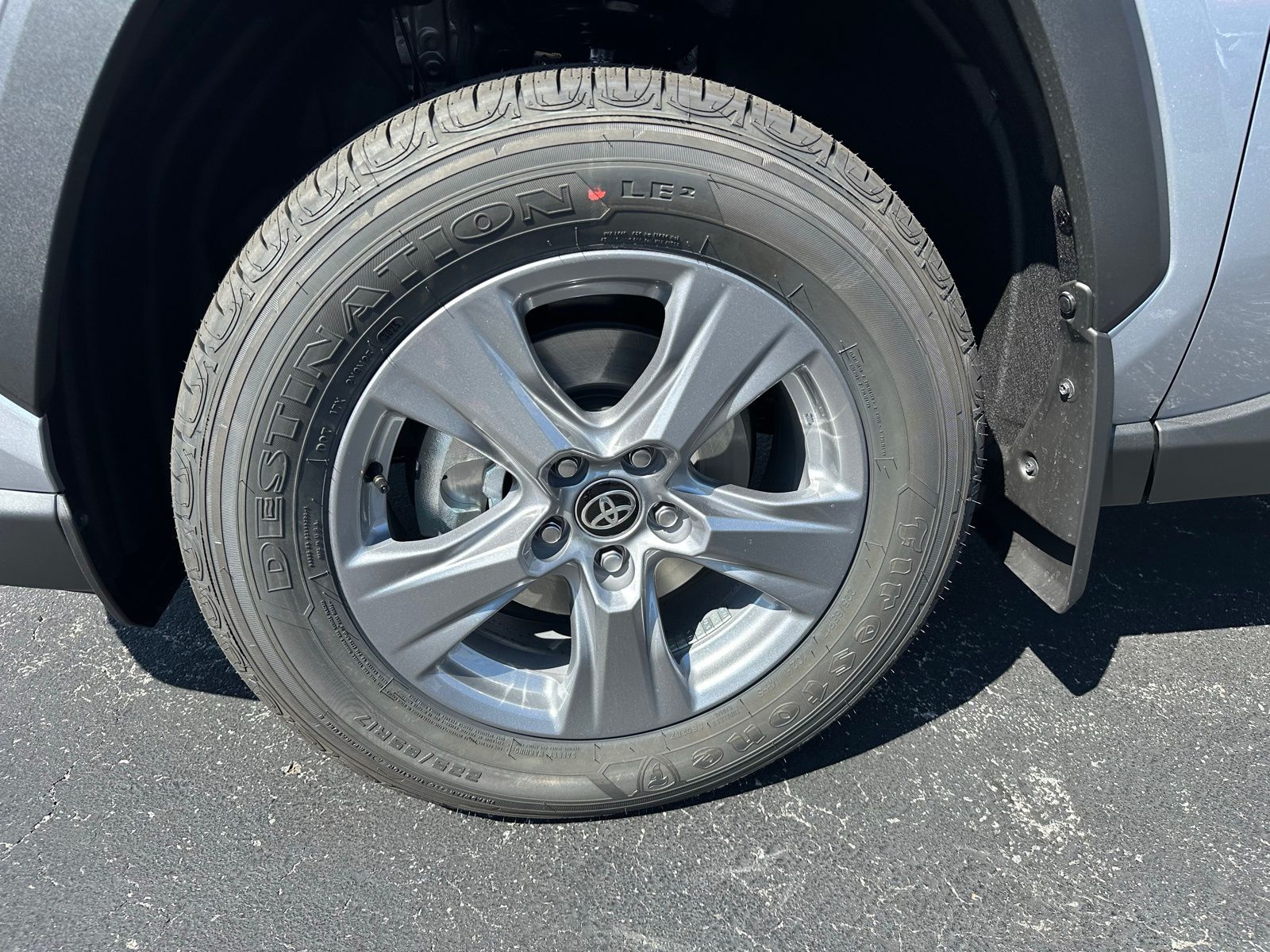 2025 Toyota RAV4 Hybrid XLE photo 9