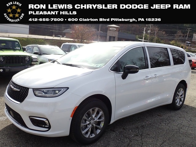 2026 Chrysler Pacifica Select's photo