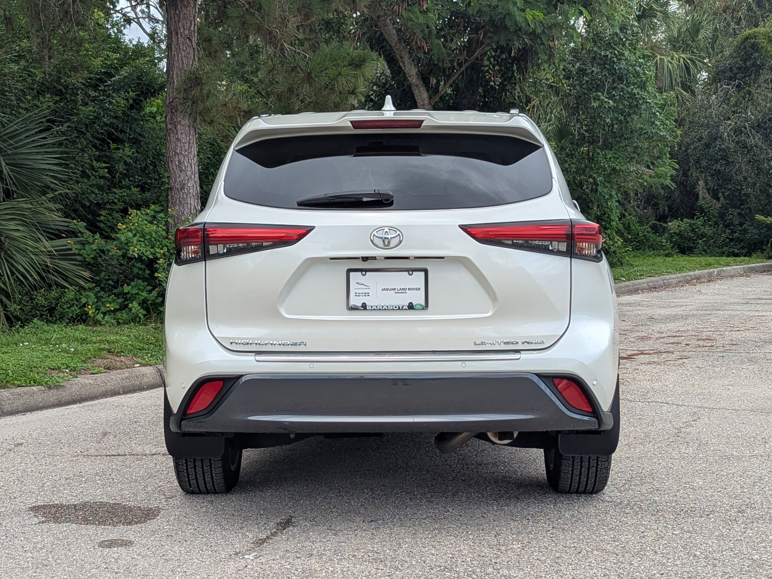 2020 Toyota Highlander Limited photo 2
