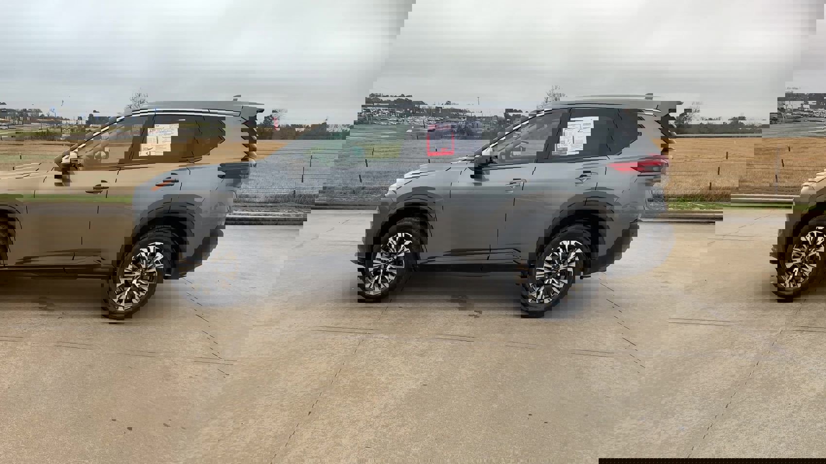 2023 Nissan Rogue SV photo 4