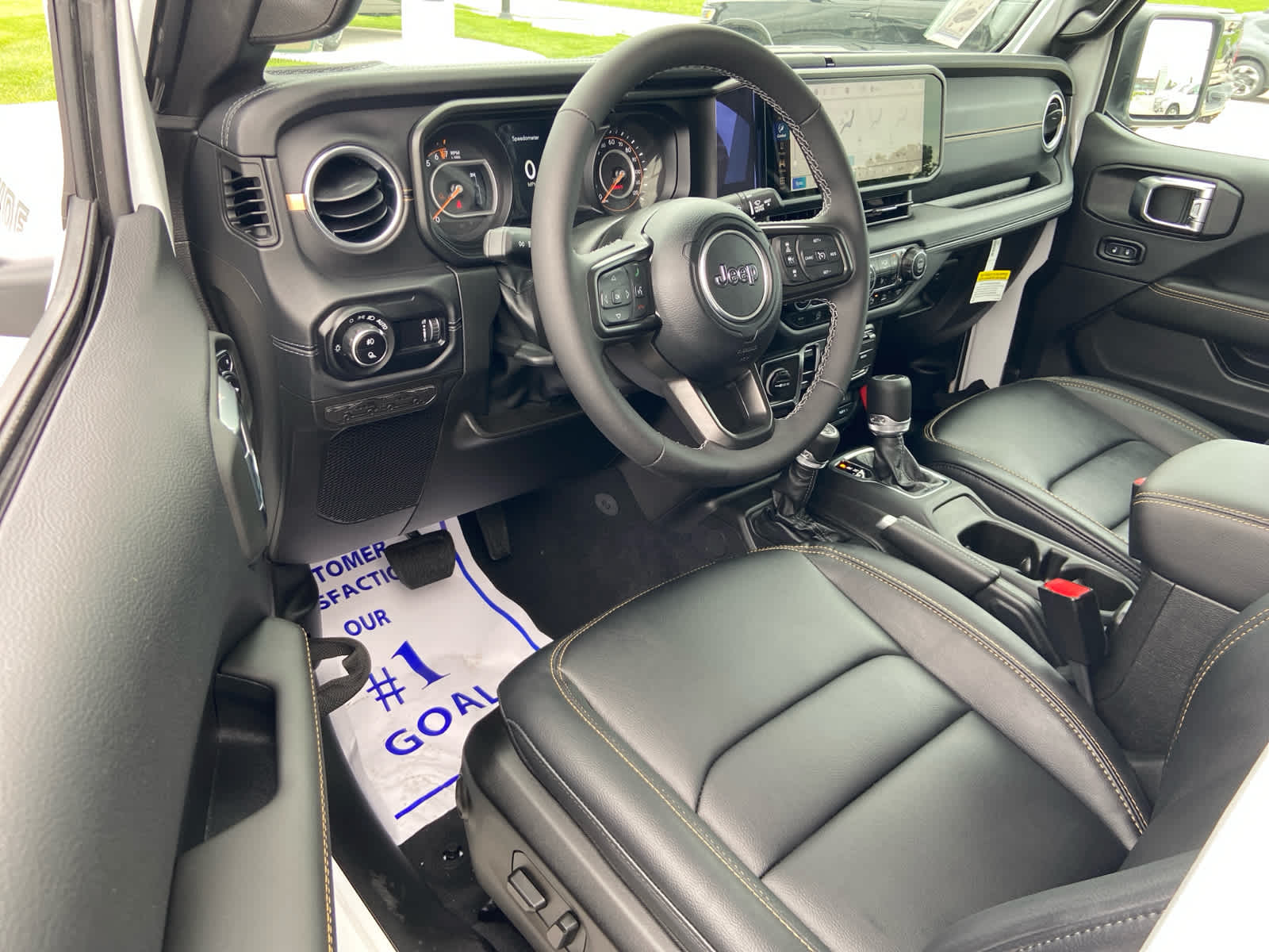 2025 Jeep Gladiator Willys photo 18