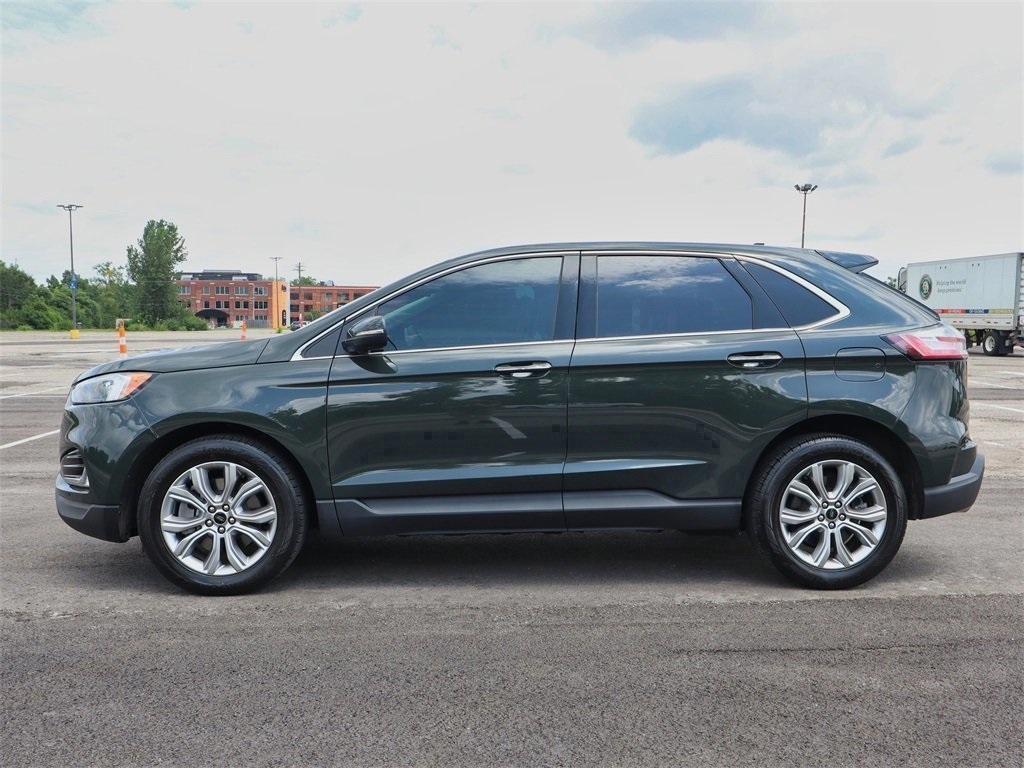 2024 Ford Edge Titanium photo 2