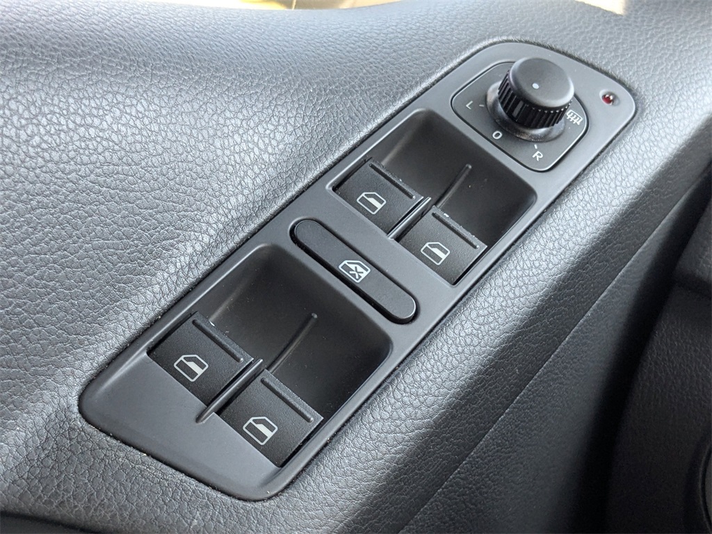 2014 Volkswagen Tiguan photo 25