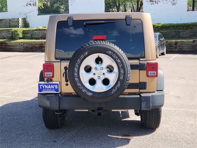 2015 Jeep Wrangler Unlimited Sahara photo 4