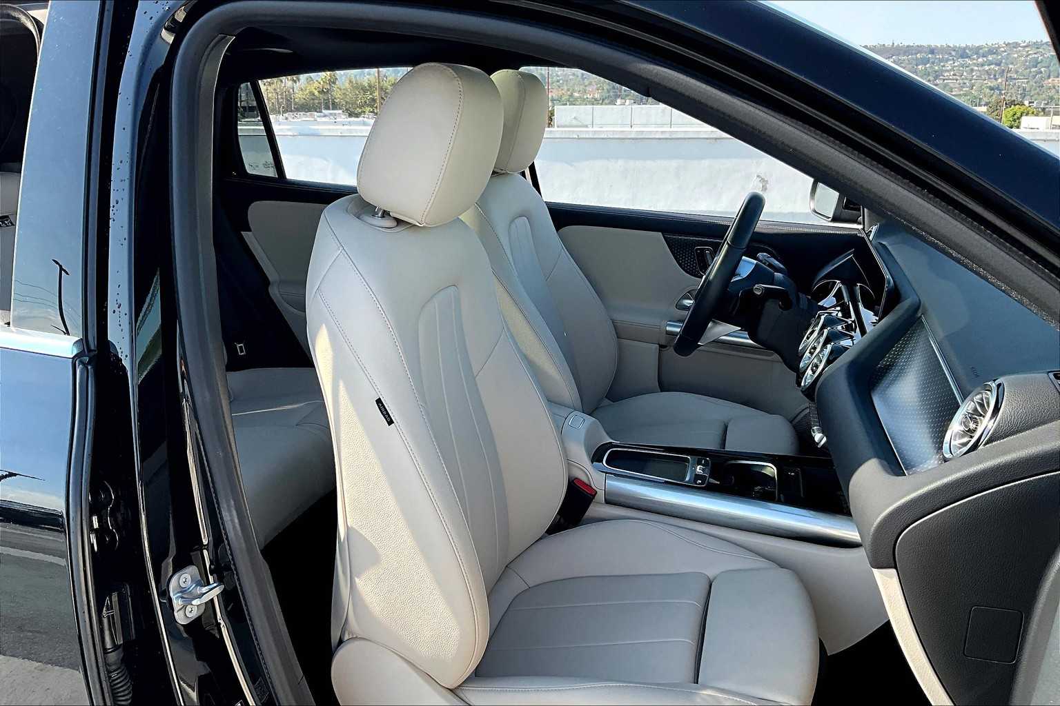 2025 Mercedes Benz GLA 250 photo 8