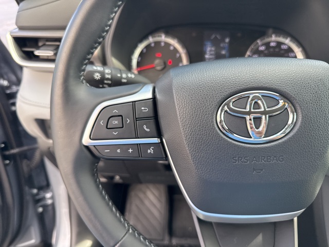 2022 Toyota Highlander LE photo 14