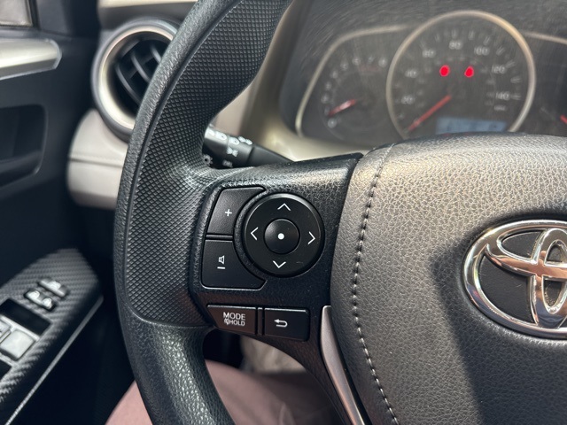 2015 Toyota RAV4 LE photo 12