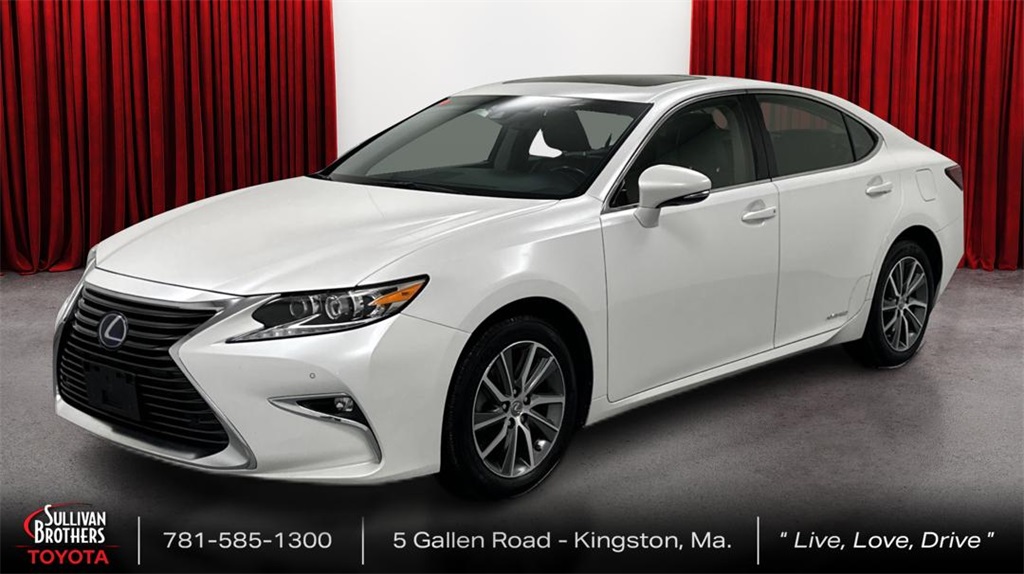 Used 2017 White Lexus 300h image 1