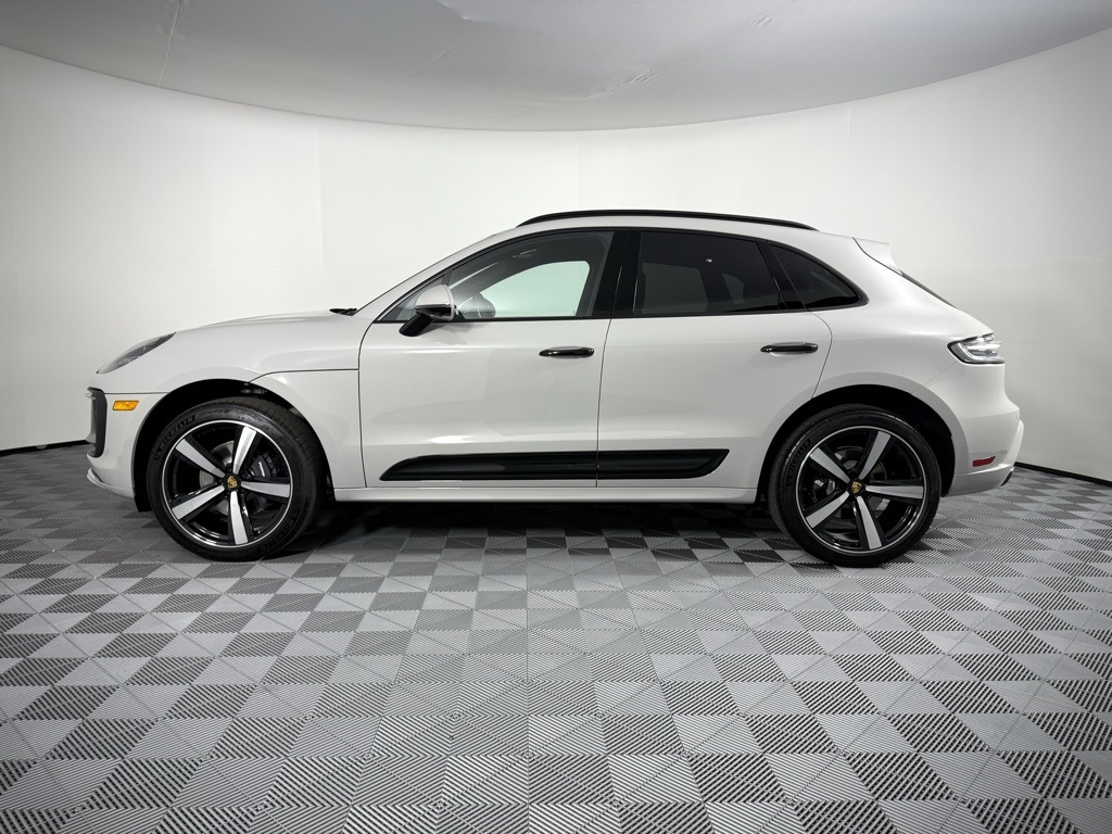 2026 Porsche Macan T photo 2